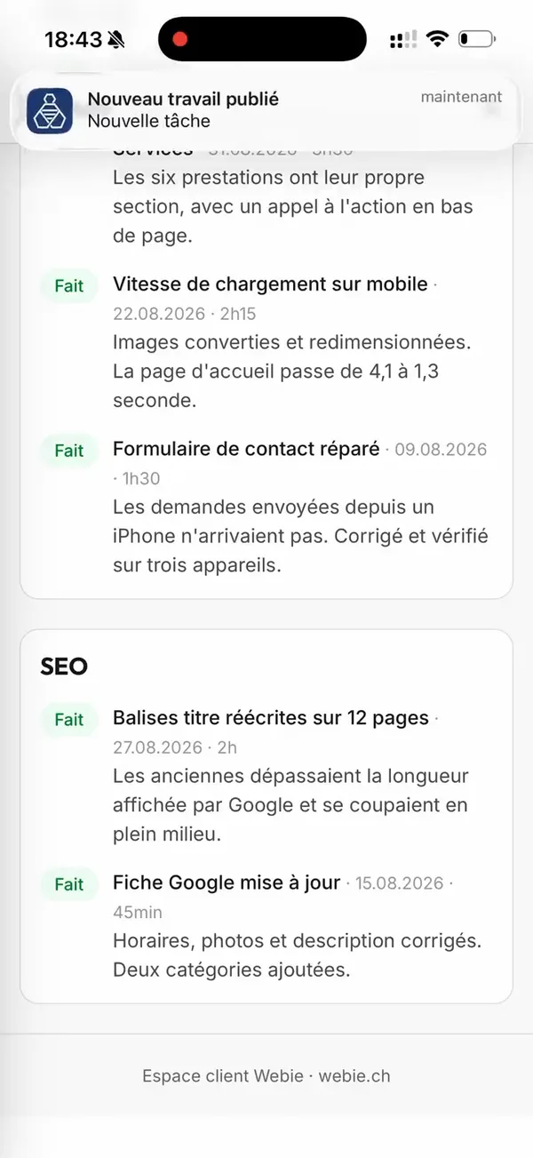 Notification Nouveau travail publié reçue sur un iPhone, au-dessus du suivi des services