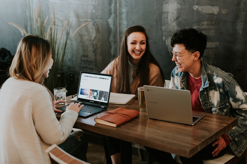 Équipe Webie au travail sur un projet digital pour artisans